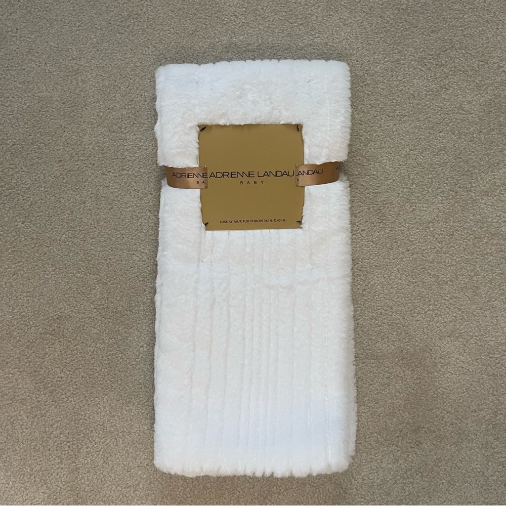 Adrienne Landau baby luxury faux fur throw blanket White 34x40 NWT NEW